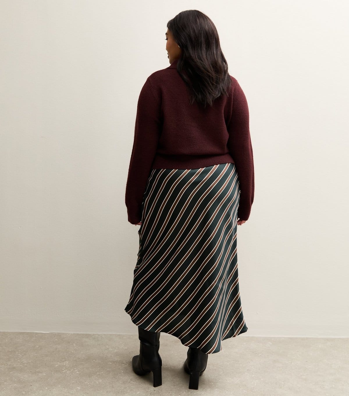New Look Women's Plus Size Black Satin Striped Bias Cut Midi Skirt Curves New Look - 4