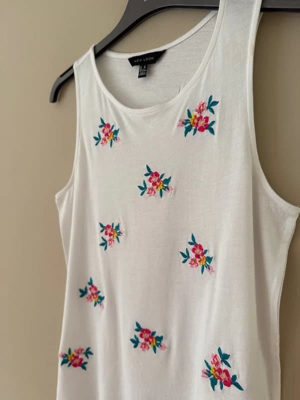 New Look New Look White Embroidered Flower Top UK10