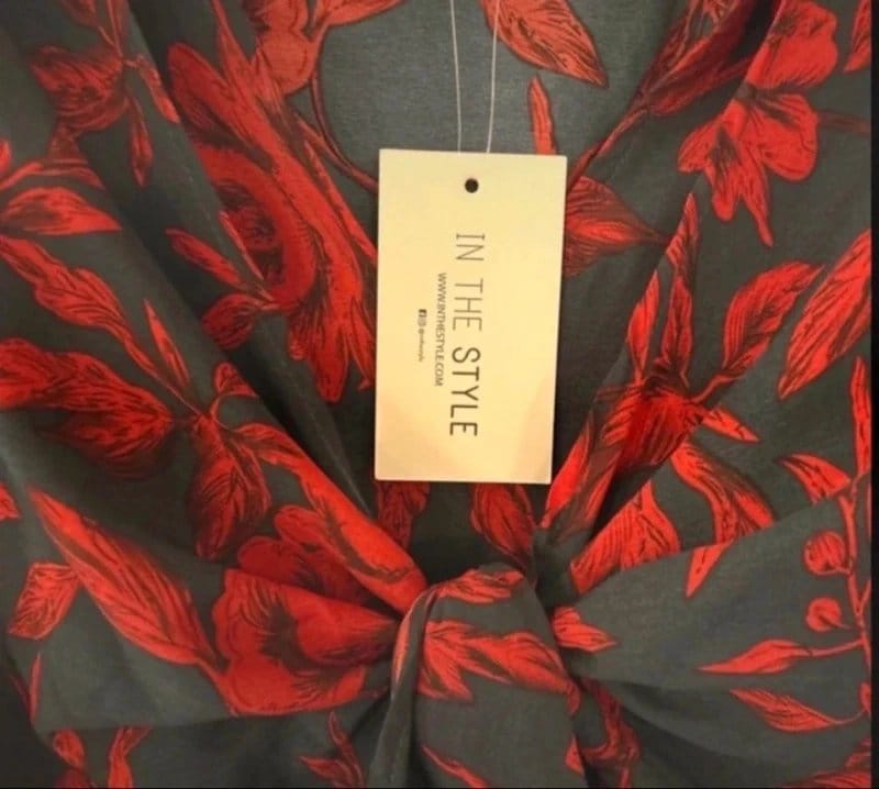 In The Style In The Style Blouse Shirt. Size 10.Red & Black Patterned Luxury Holiday Essential - 1