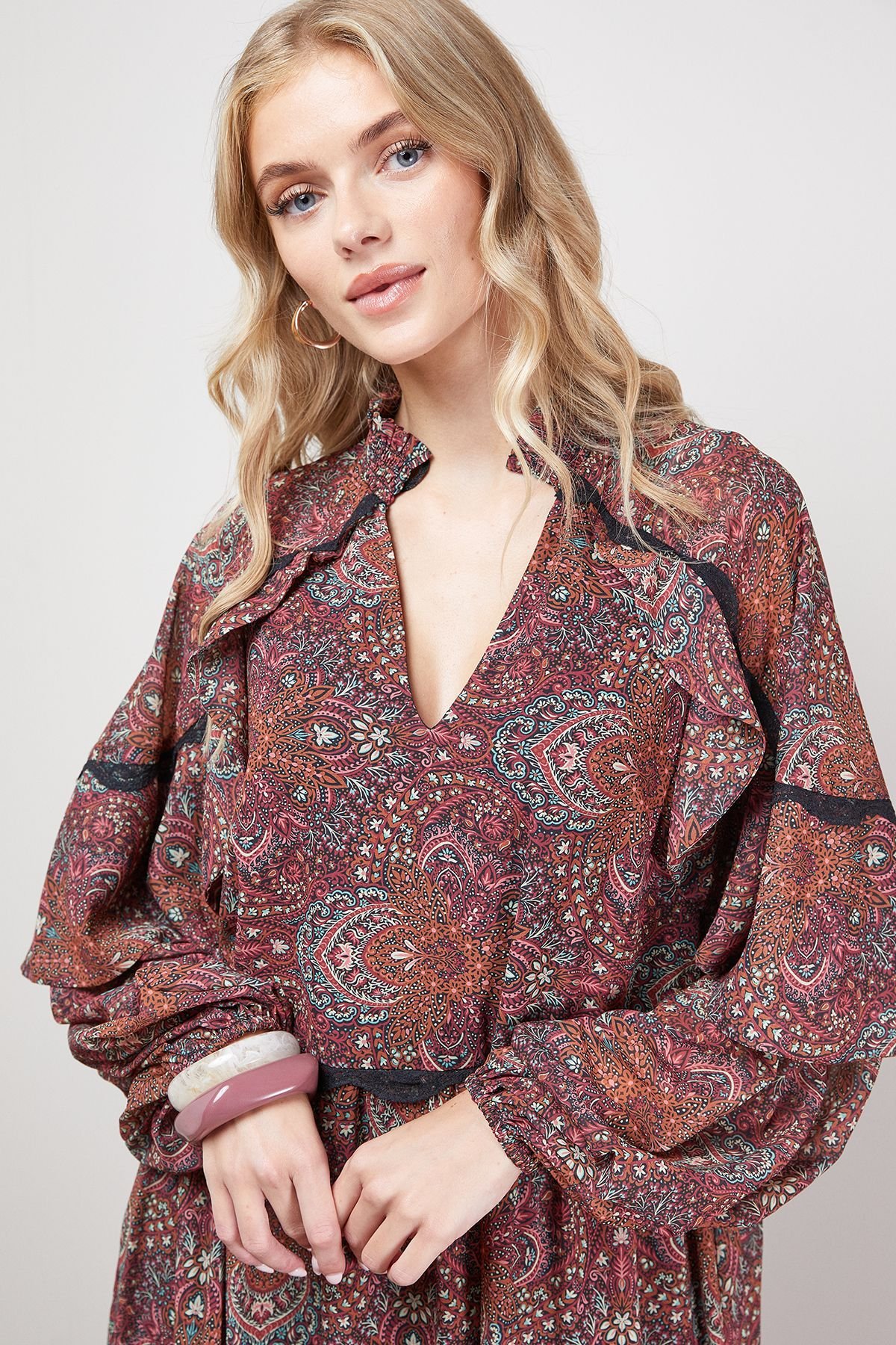 Oasis Oasis Women's Printed Cape Detail Lace Trim Boho Maxi Dress in Brick Red - 4