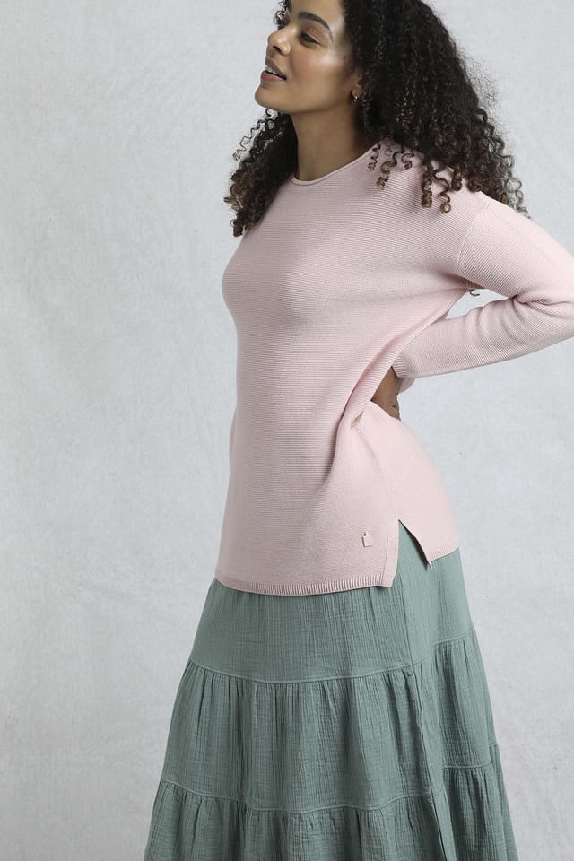 Weird Fish Weird Fish Women's Dalla Knitted Crew Neck Jumper in Dusty Pink - 3