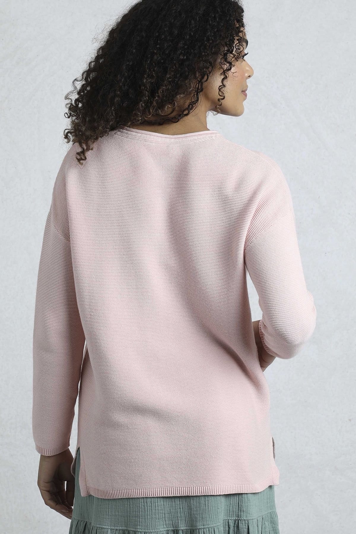 Weird Fish Weird Fish Women's Dalla Knitted Crew Neck Jumper in Dusty Pink - 4