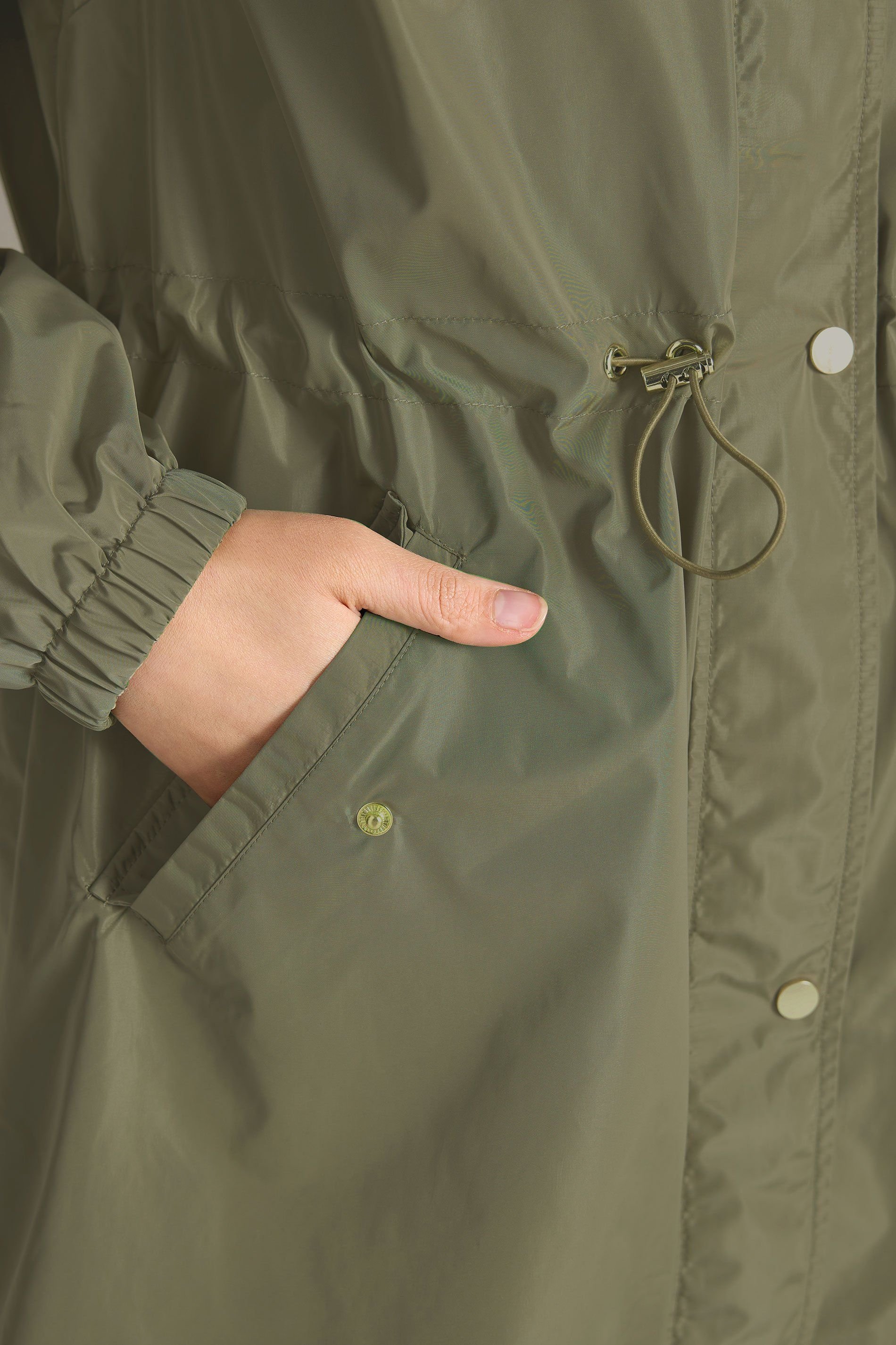 Evans Evans Women's Lightweight Rain Jacket in Olive - 3