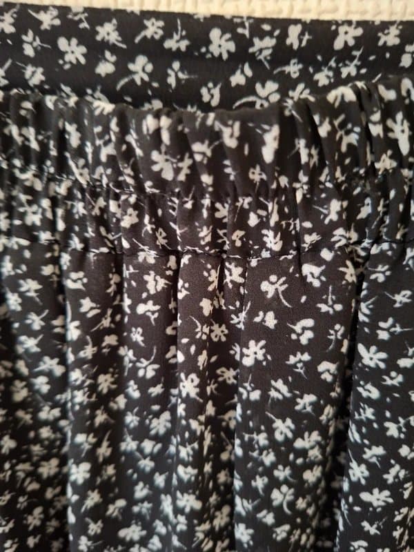 New Look New look black and floral mid length skirt