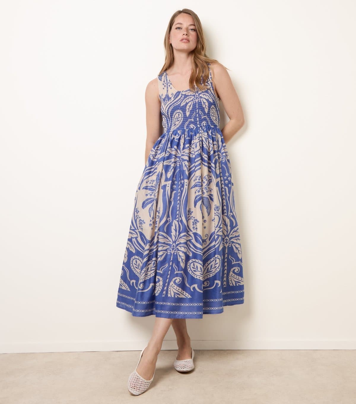 Blue Vanilla Women's Blue Leaf Print Shirred Sleeveless Midi Dress Blue Vanilla New Look