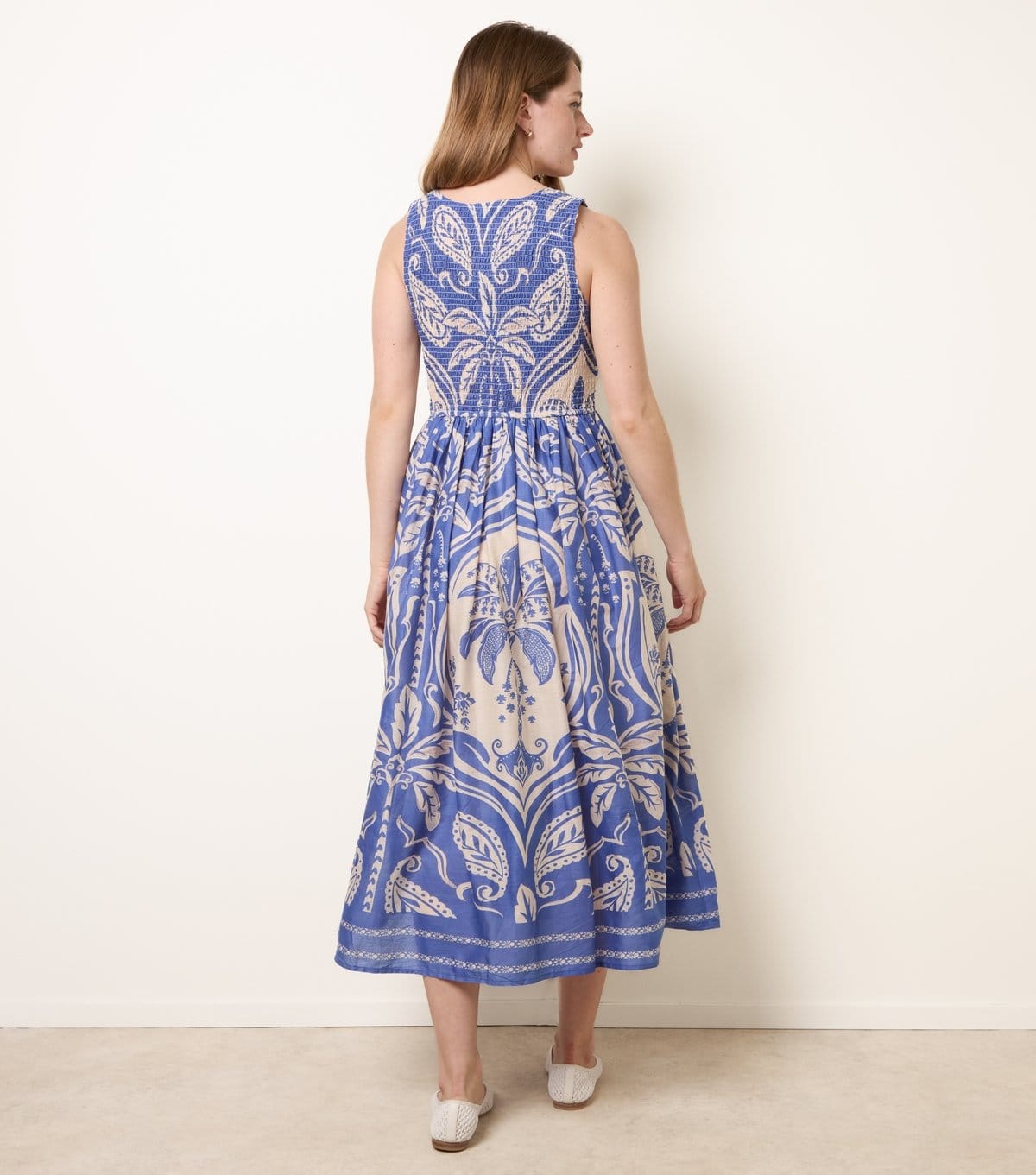 Blue Vanilla Women's Blue Leaf Print Shirred Sleeveless Midi Dress Blue Vanilla New Look - 4