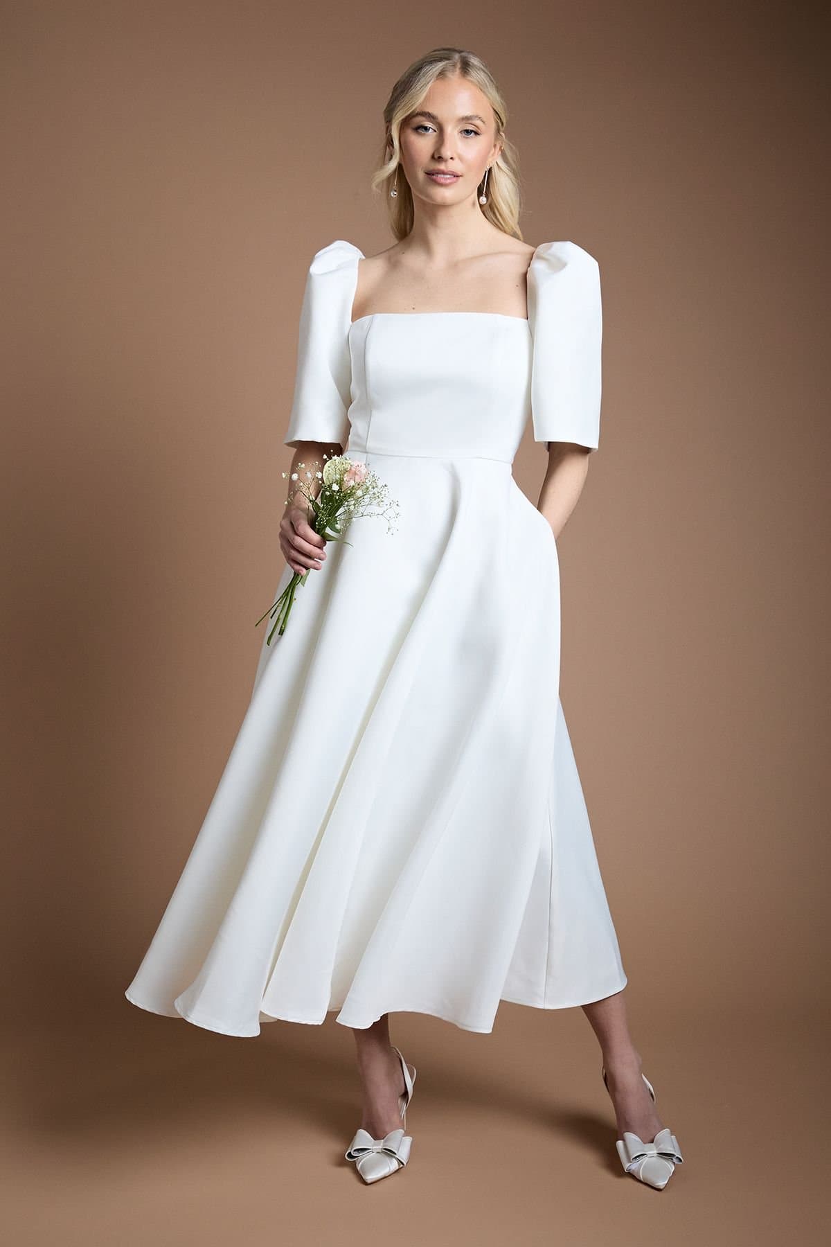 Coast Coast Women's Puff Sleeve Structured Wedding Dress in Ivory