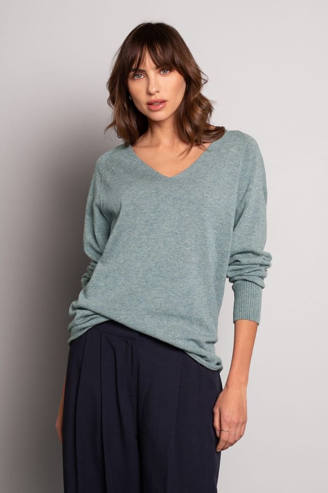 Celtic & Co Celtic & Co Women's GEELONG SLOUCH V SWEATER in Mint - 3