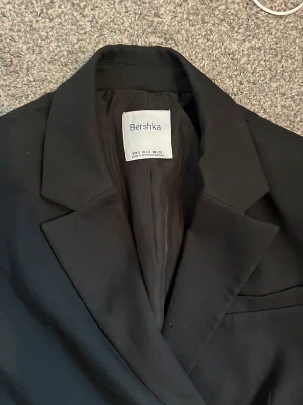 Bershka Bershka black cropped blazer - size uk small