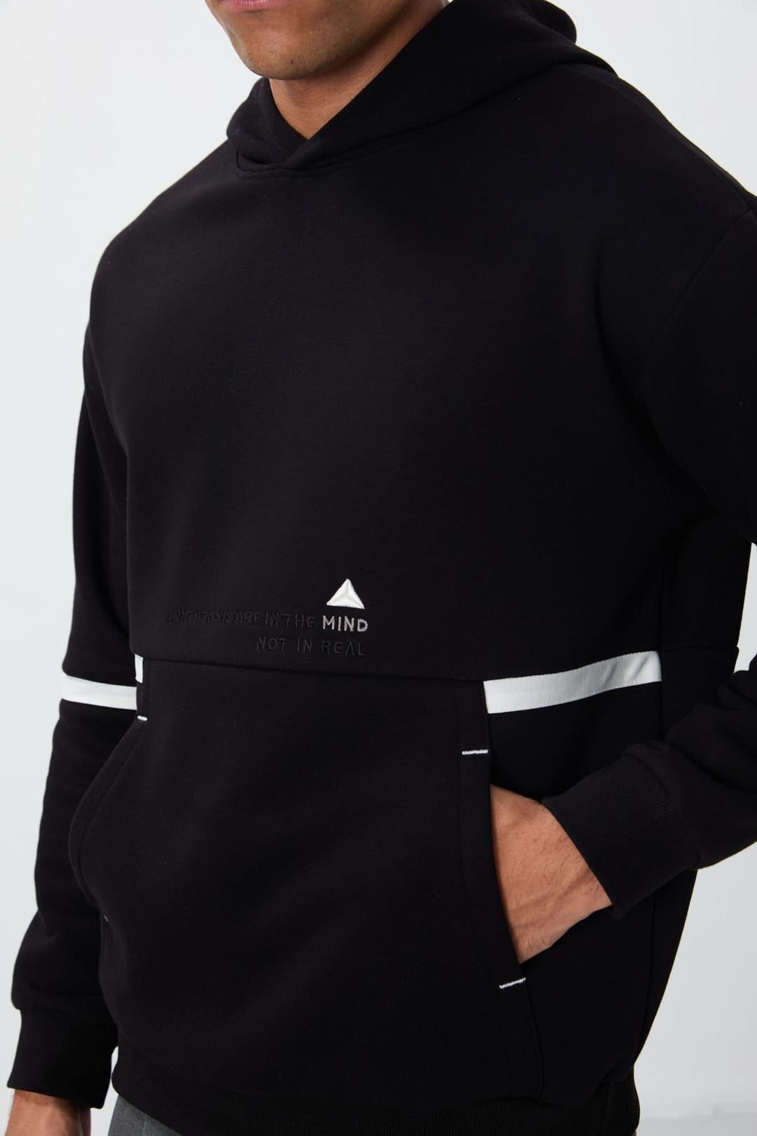 Tommy Life Tommy Life Men's Color-Blocked Hooded Sweatshirt in Black - 4