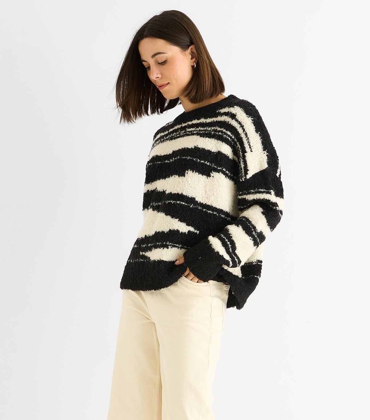 Gini London Women's Cream Abstract Oversized Knit Jumper Gini London New Look - 3