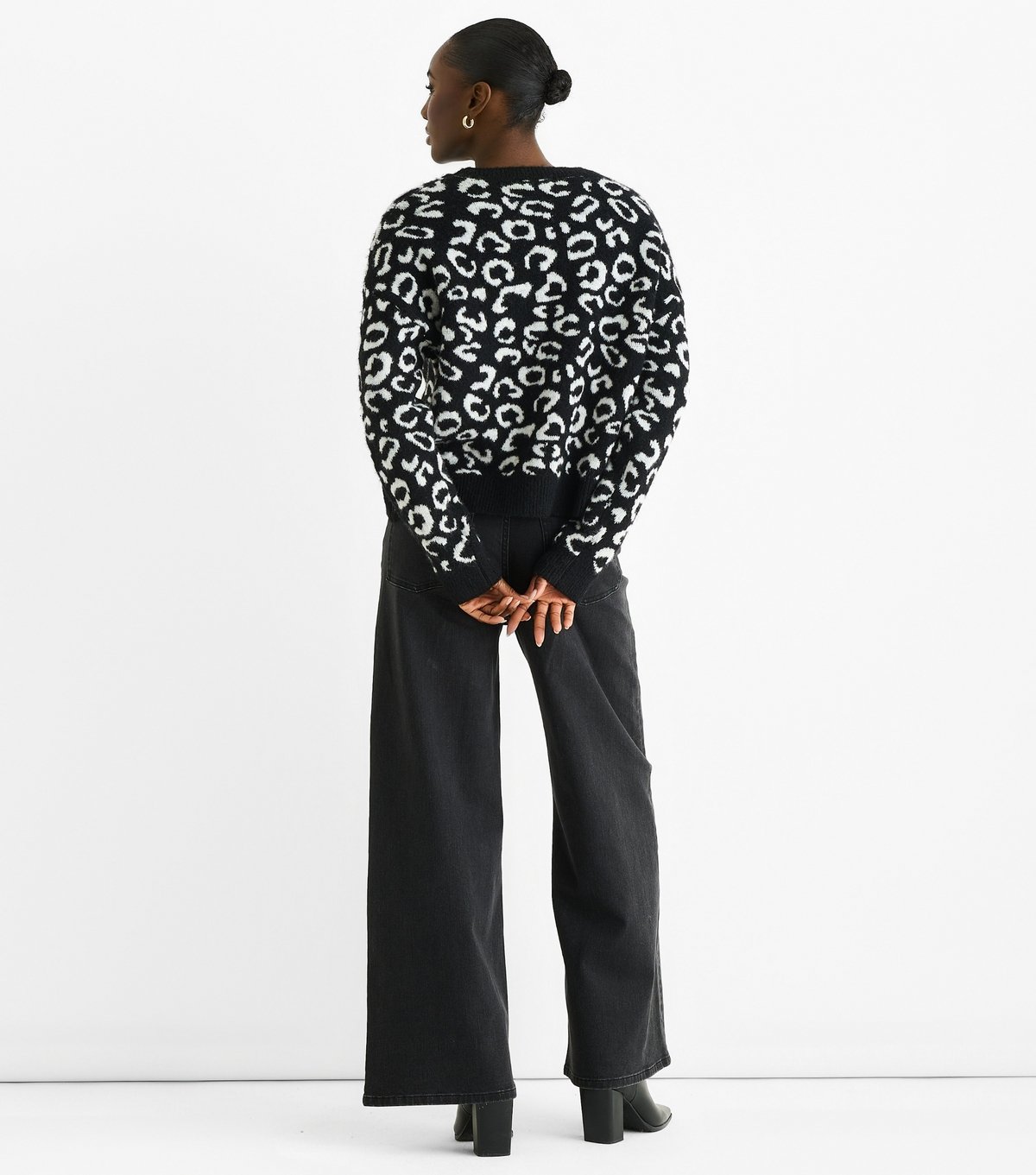 Gini London Women's Black Animal Patterned Jumper Gini London New Look - 4