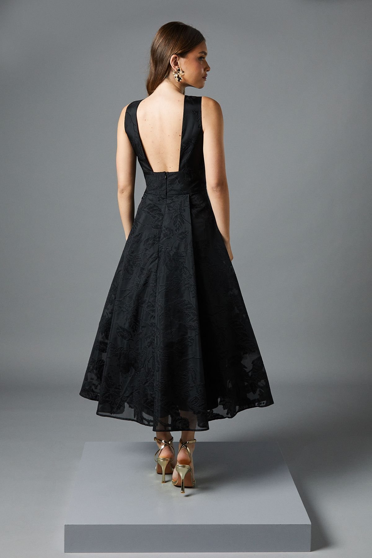 Coast Coast Women's Plunge V Full Skirted Jacquard Midi Dress in Black - 3