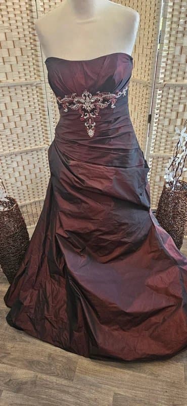 Benjamin Roberts Stunning wine puffy princess ball gown prom dress size 8-10
