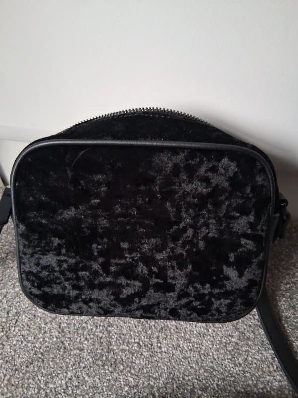 Topshop Topshop black velvet, floral bag