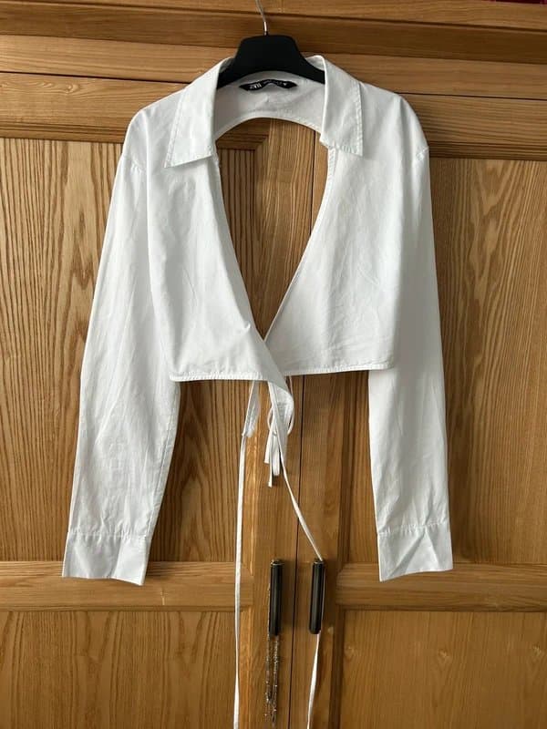Zara Zara white cropped Summer backless tie up long sleeve shirt
