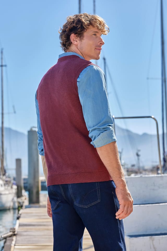 WoolOvers WoolOvers Men's Essential Cotton V Neck Slipover in Red - 3