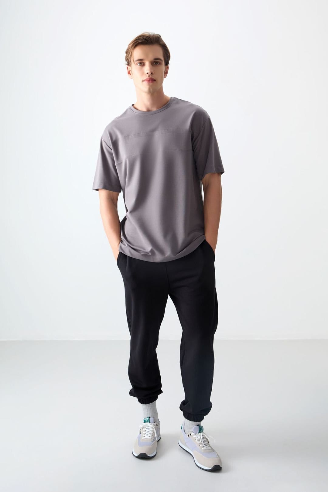Tommy Life Tommy Life Men's Oversized Crew Neck T-Shirt in Grey - 4