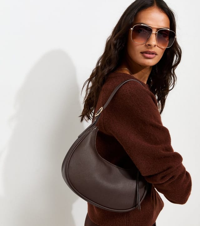 New Look Dark Brown Grained Faux Leather Oval Buckle Shoulder Bag New Look - 2