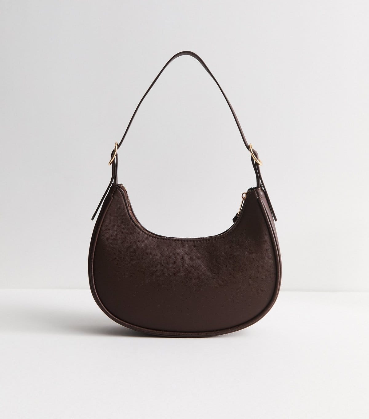New Look Dark Brown Grained Faux Leather Oval Buckle Shoulder Bag New Look - 4