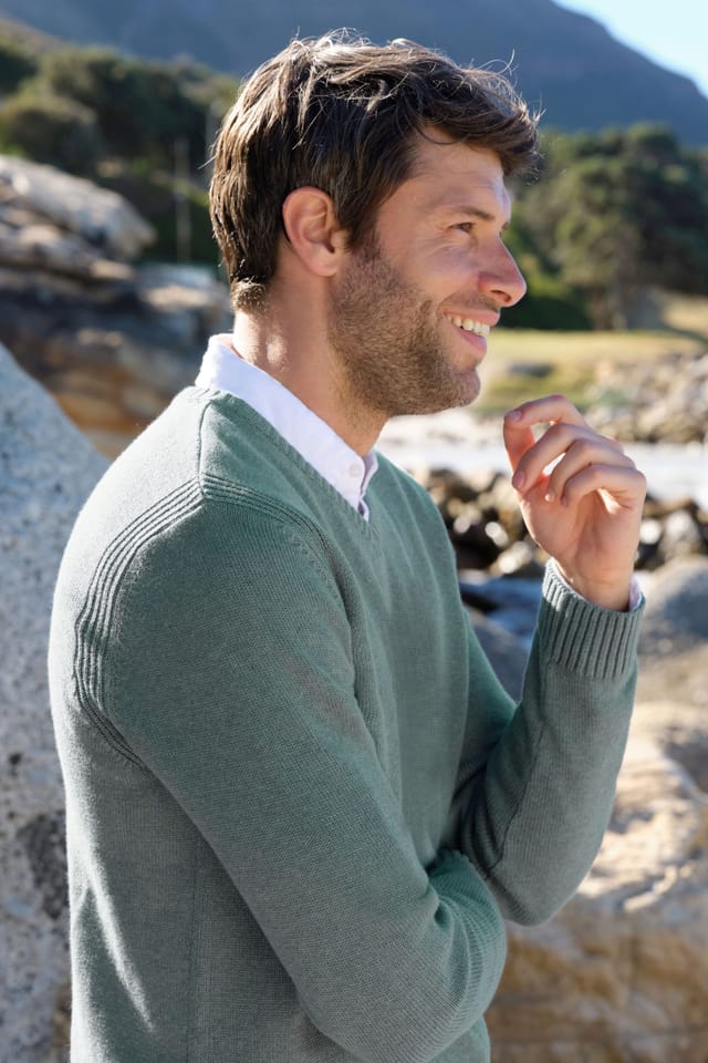 WoolOvers WoolOvers Men's Essential Cotton V Neck Jumper in Green - 2