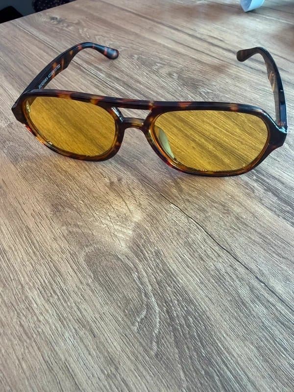Bershka Berksha retro tortoise shell sunglasses with brown/yellow lense