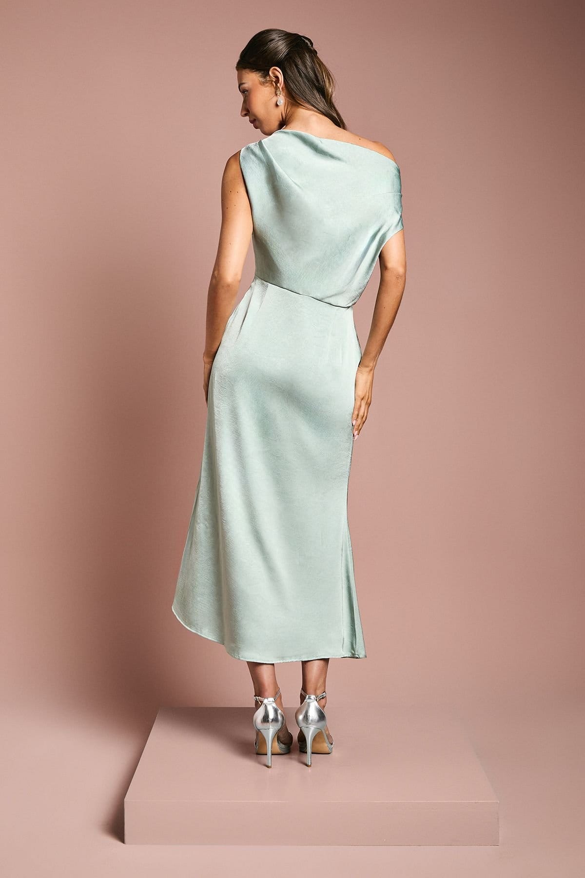 Oasis Oasis Women's Fallen Shoulder Satin Bridesmaid Midi Dress in Sage - 4