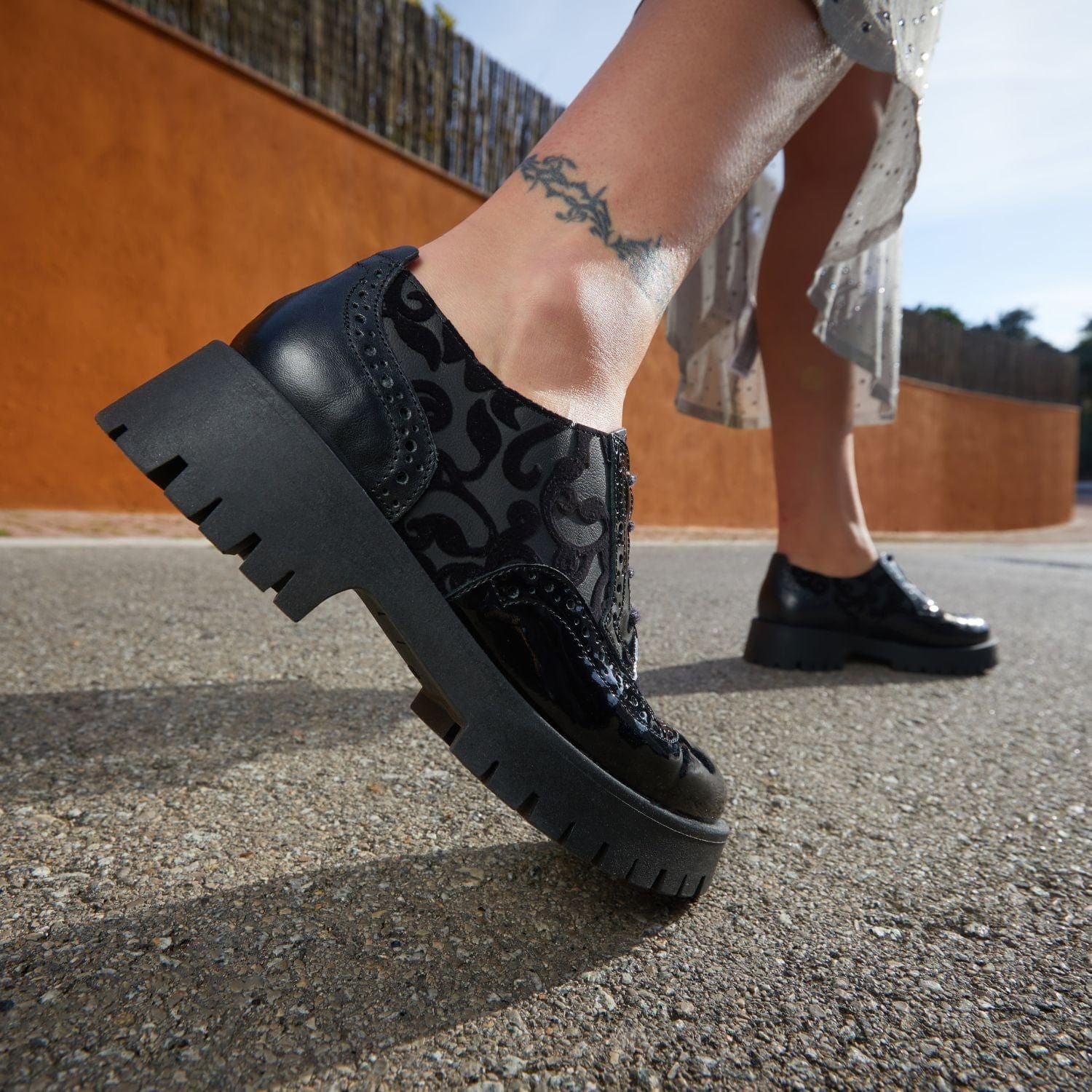 Embassy London Embassy London Women's Artisan - Black Floral - 2