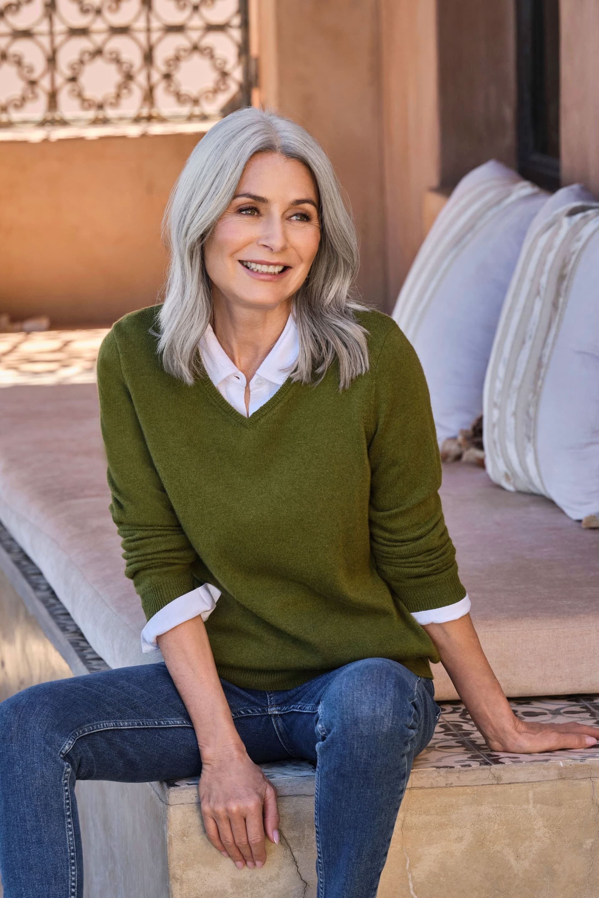 WoolOvers WoolOvers Women's Cashmere & Merino V Neck Jumper in Green