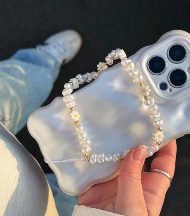 Coconut Lane White Daisy Pearl Bead Phone Strap Coconut Lane New Look - 3
