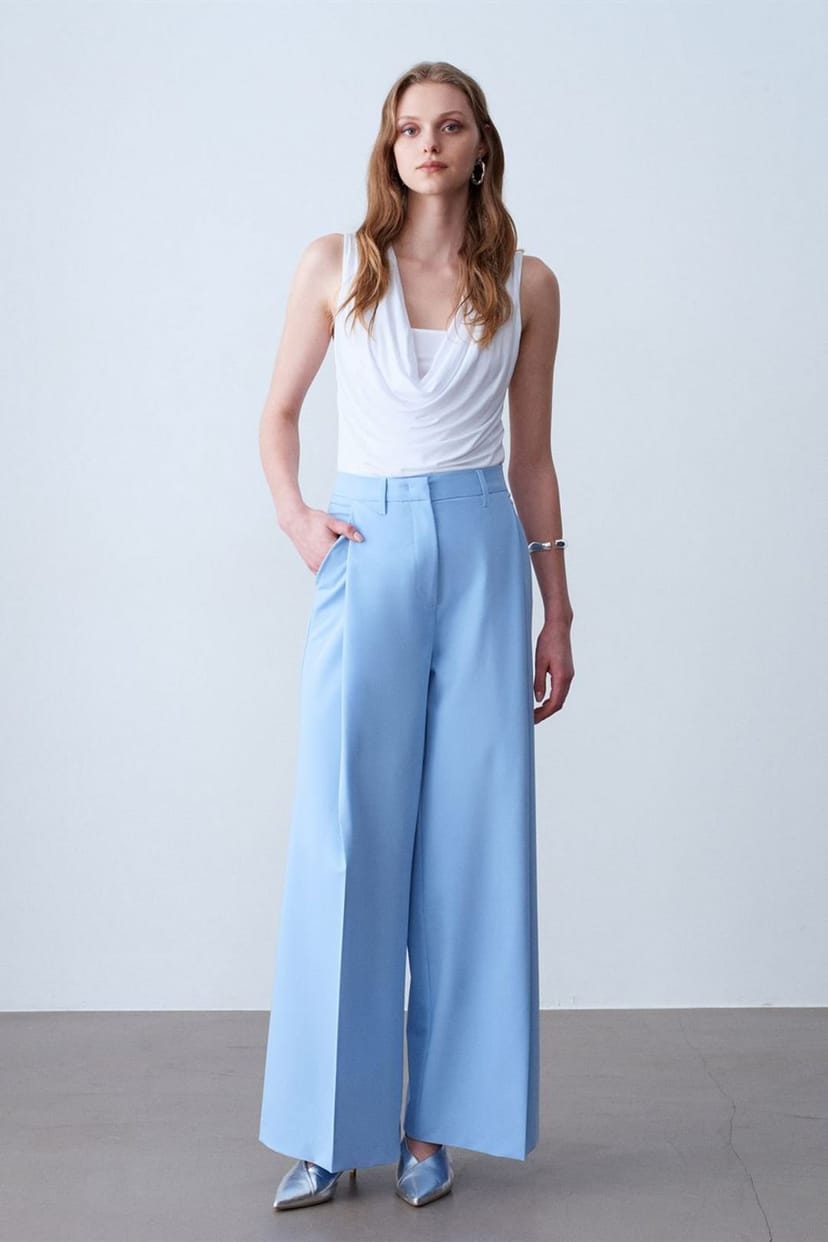 Dilvin Dilvin Women's High-Waist Wide-Leg Crepe Trousers in Baby Blue - 1