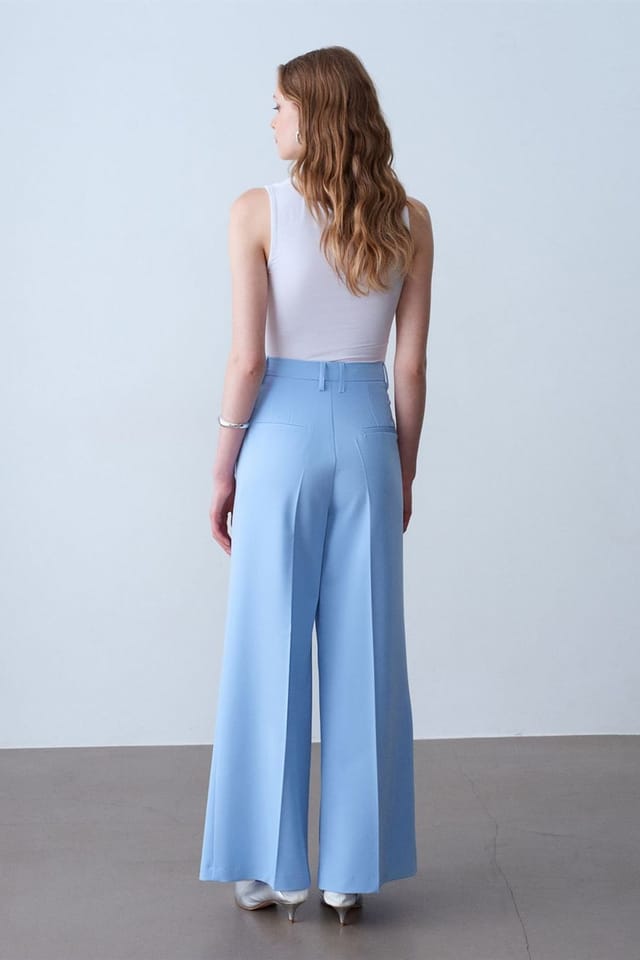 Dilvin Dilvin Women's High-Waist Wide-Leg Crepe Trousers in Baby Blue - 2
