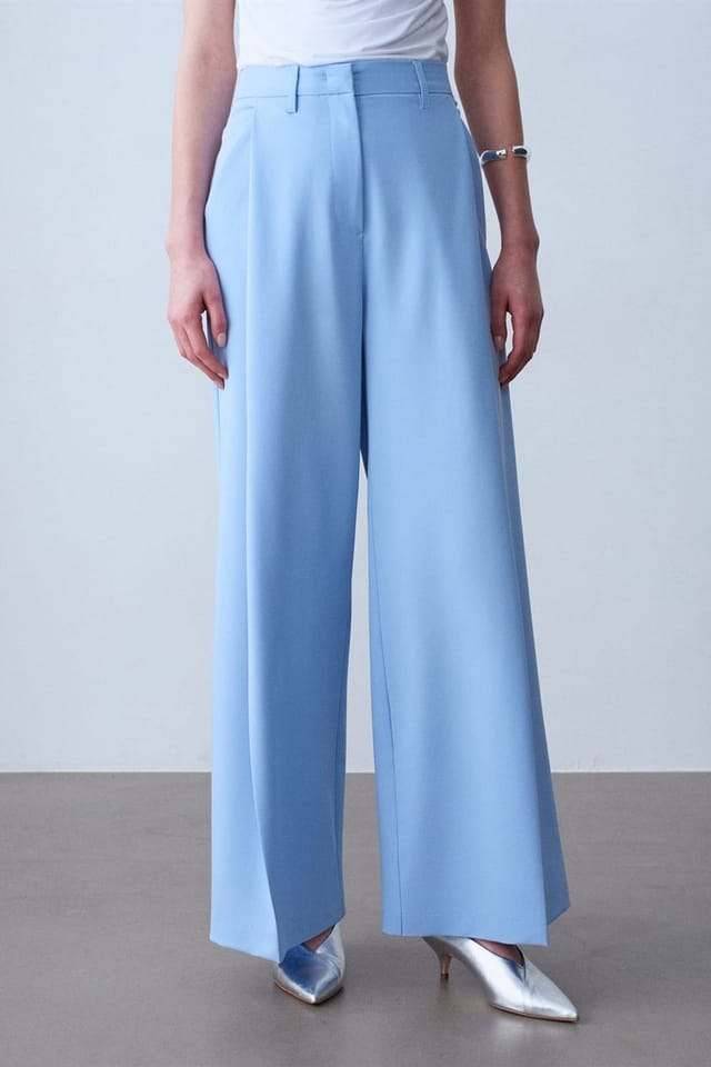 Dilvin Dilvin Women's High-Waist Wide-Leg Crepe Trousers in Baby Blue - 3
