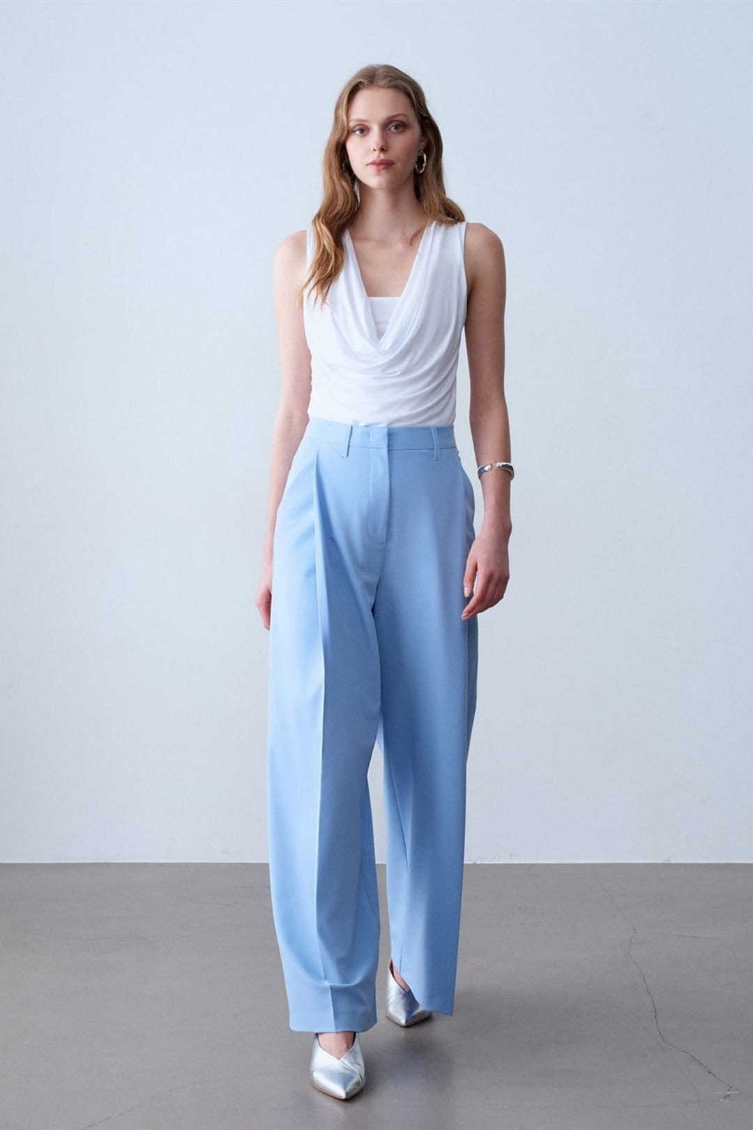 Dilvin Dilvin Women's High-Waist Wide-Leg Crepe Trousers in Baby Blue - 4