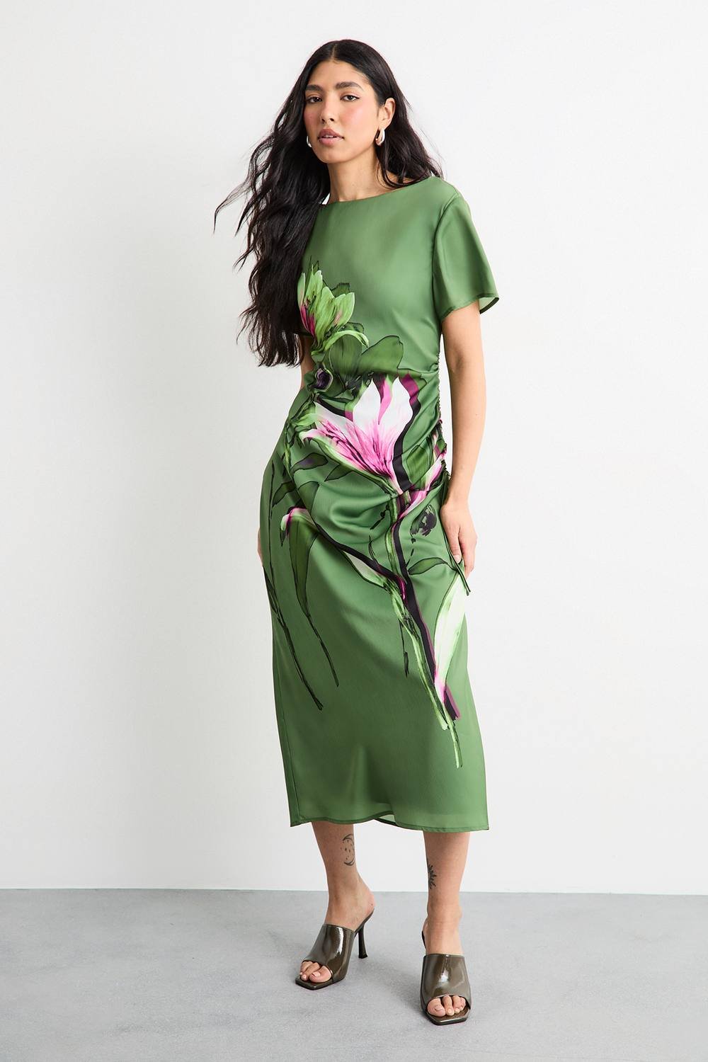 Warehouse Warehouse Women's Floral Printed Drawstring Waist Short Sleeve Midi Dress in Green - 2