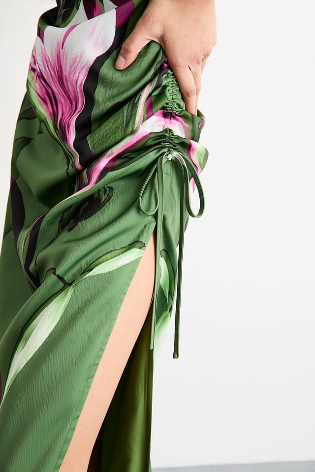 Warehouse Warehouse Women's Floral Printed Drawstring Waist Short Sleeve Midi Dress in Green - 2