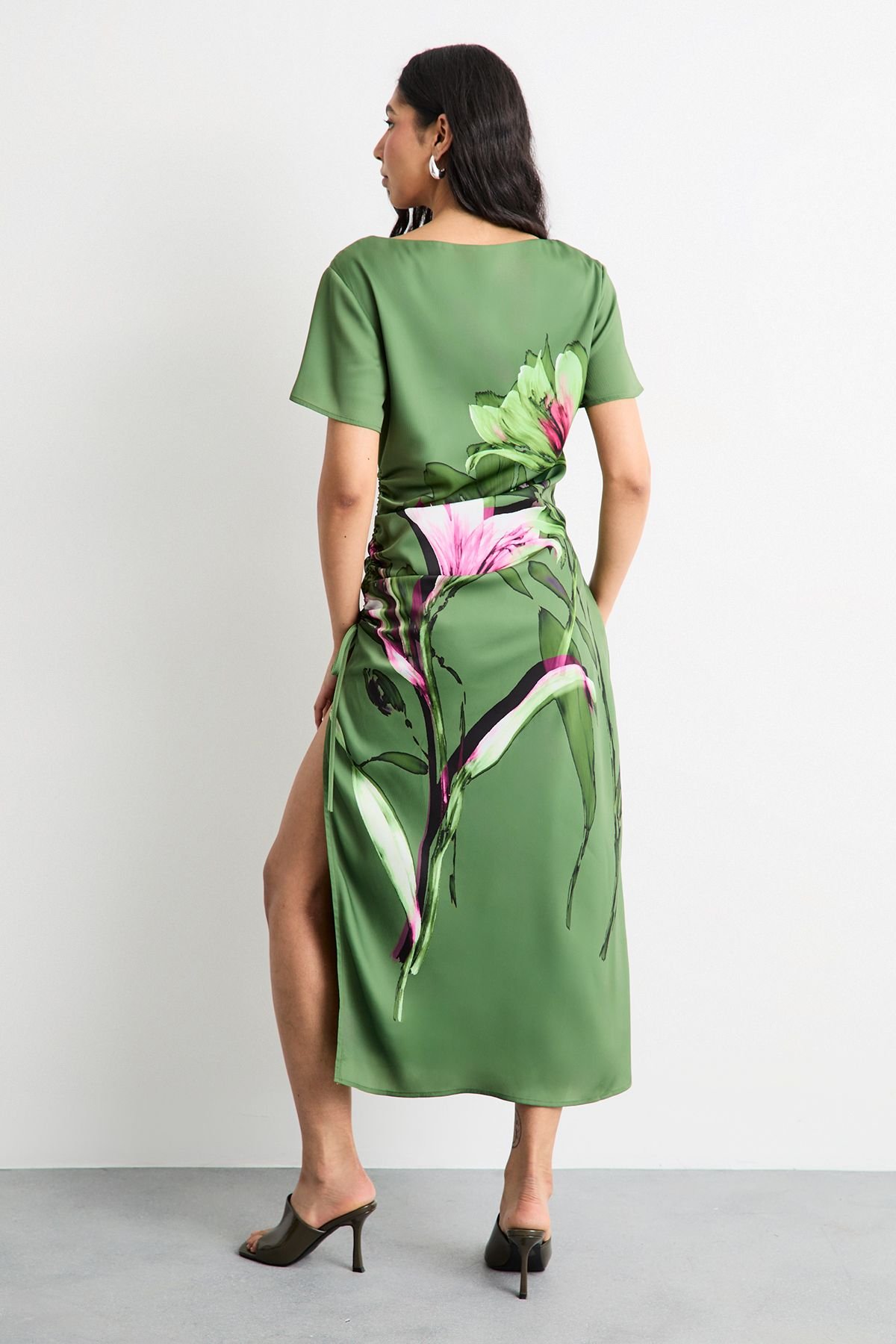 Warehouse Warehouse Women's Floral Printed Drawstring Waist Short Sleeve Midi Dress in Green - 3