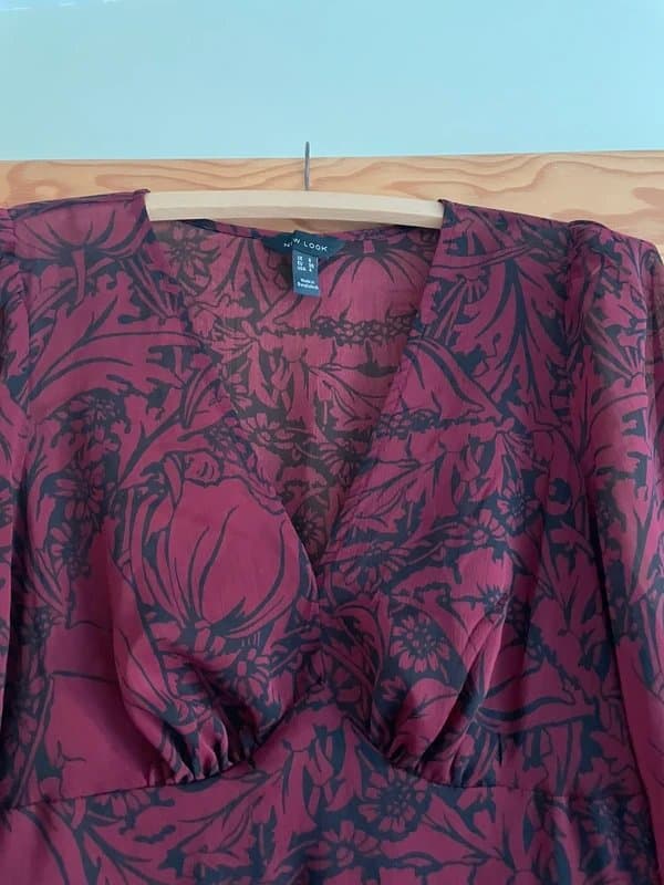 New Look Maxi Beach dress in Burgundy with black design