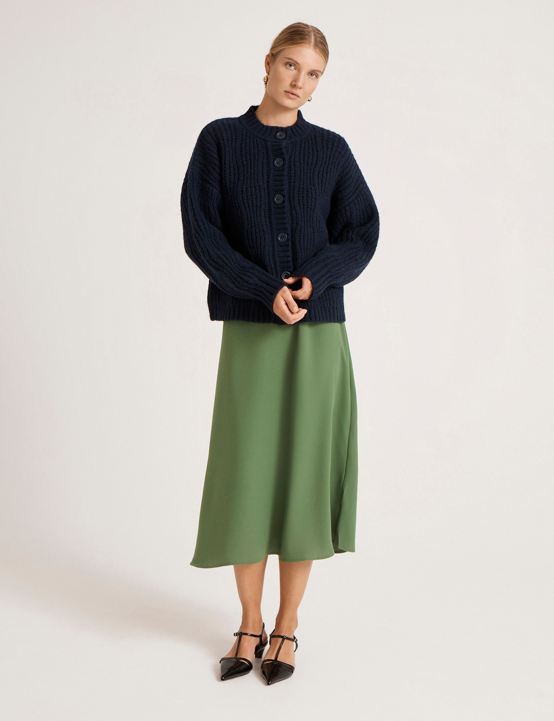 Finery London Finery London Women's Ailsa Round Neck Knitted Cardigan in Dark Navy - 2