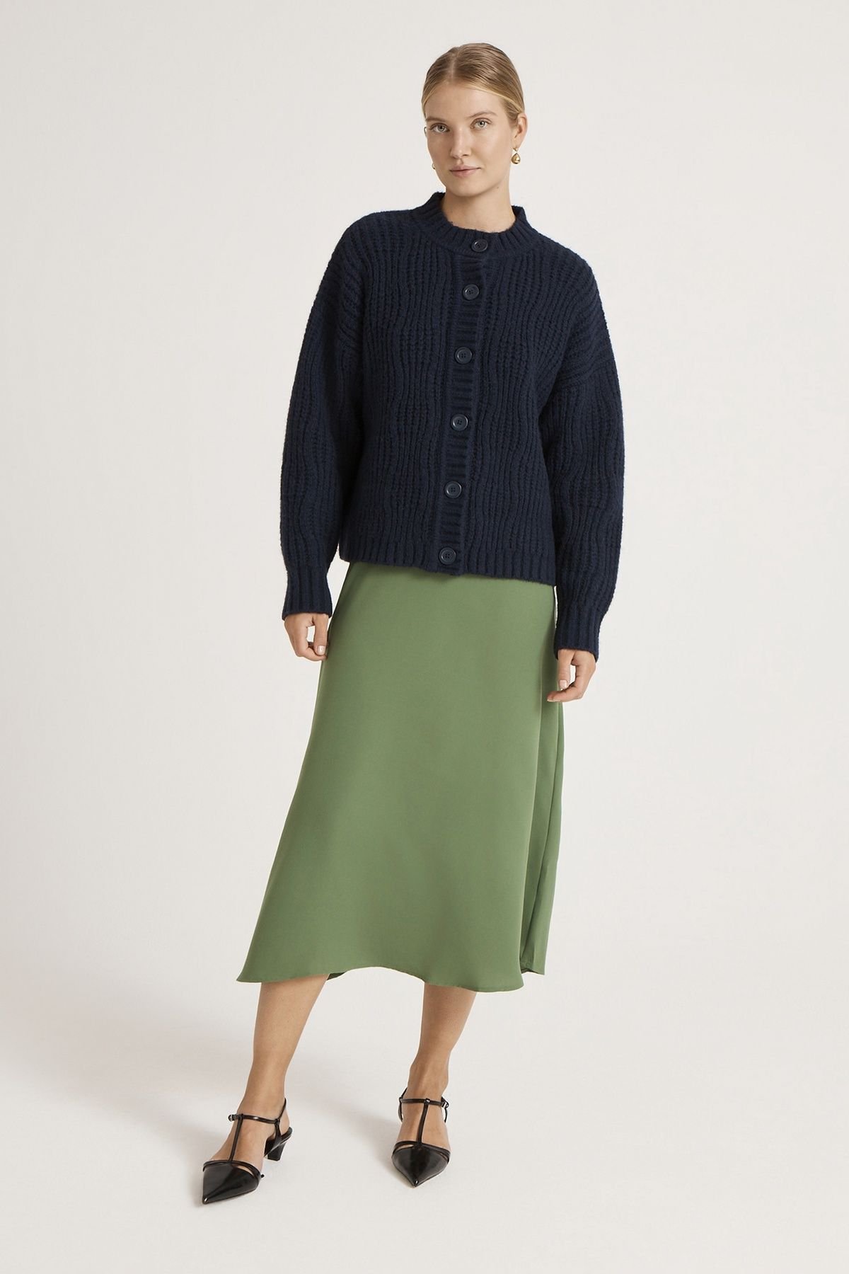 Finery London Finery London Women's Ailsa Round Neck Knitted Cardigan in Dark Navy - 4