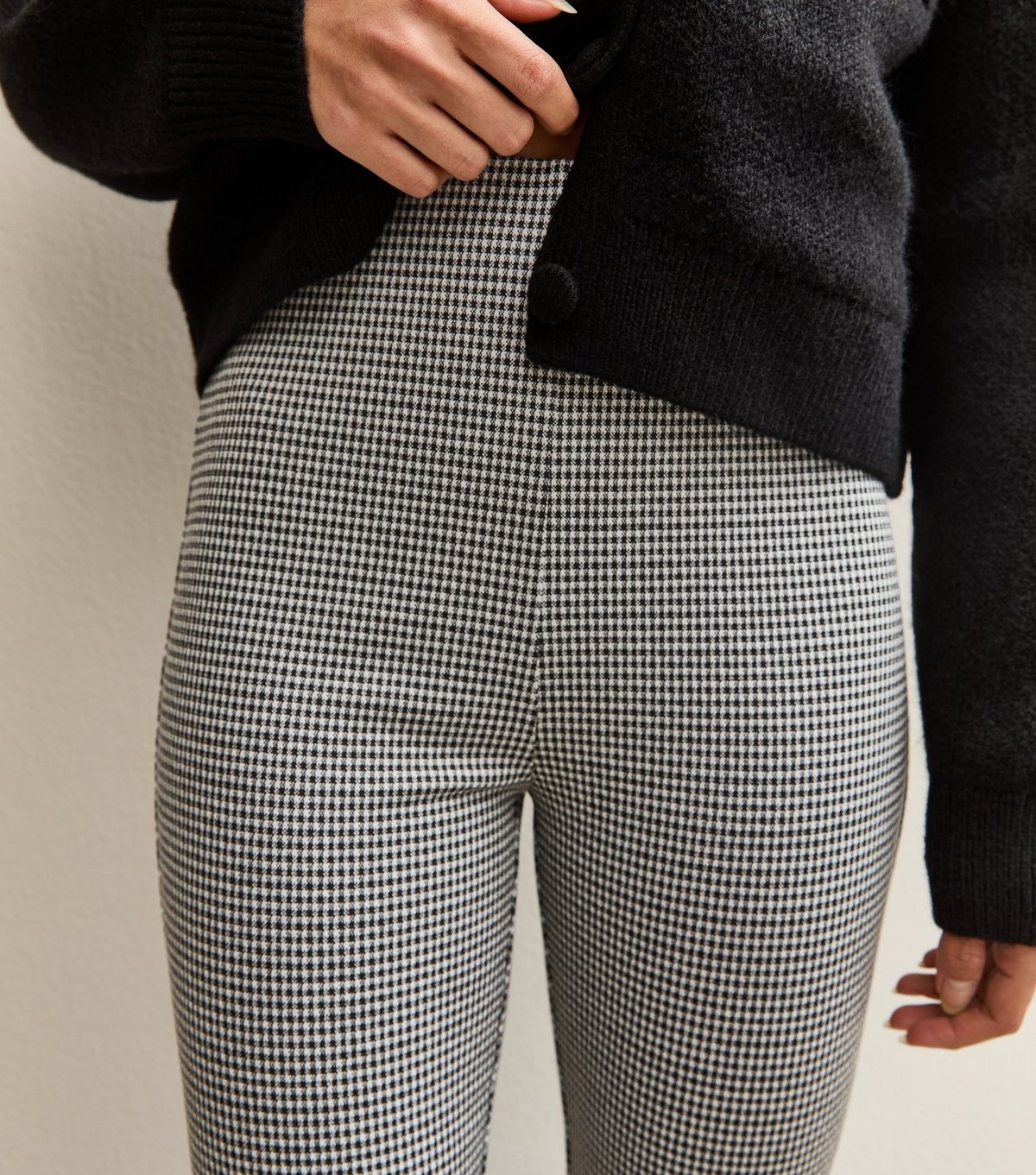 New Look Women's Black Dogtooth Check Flared Trousers New Look - 2