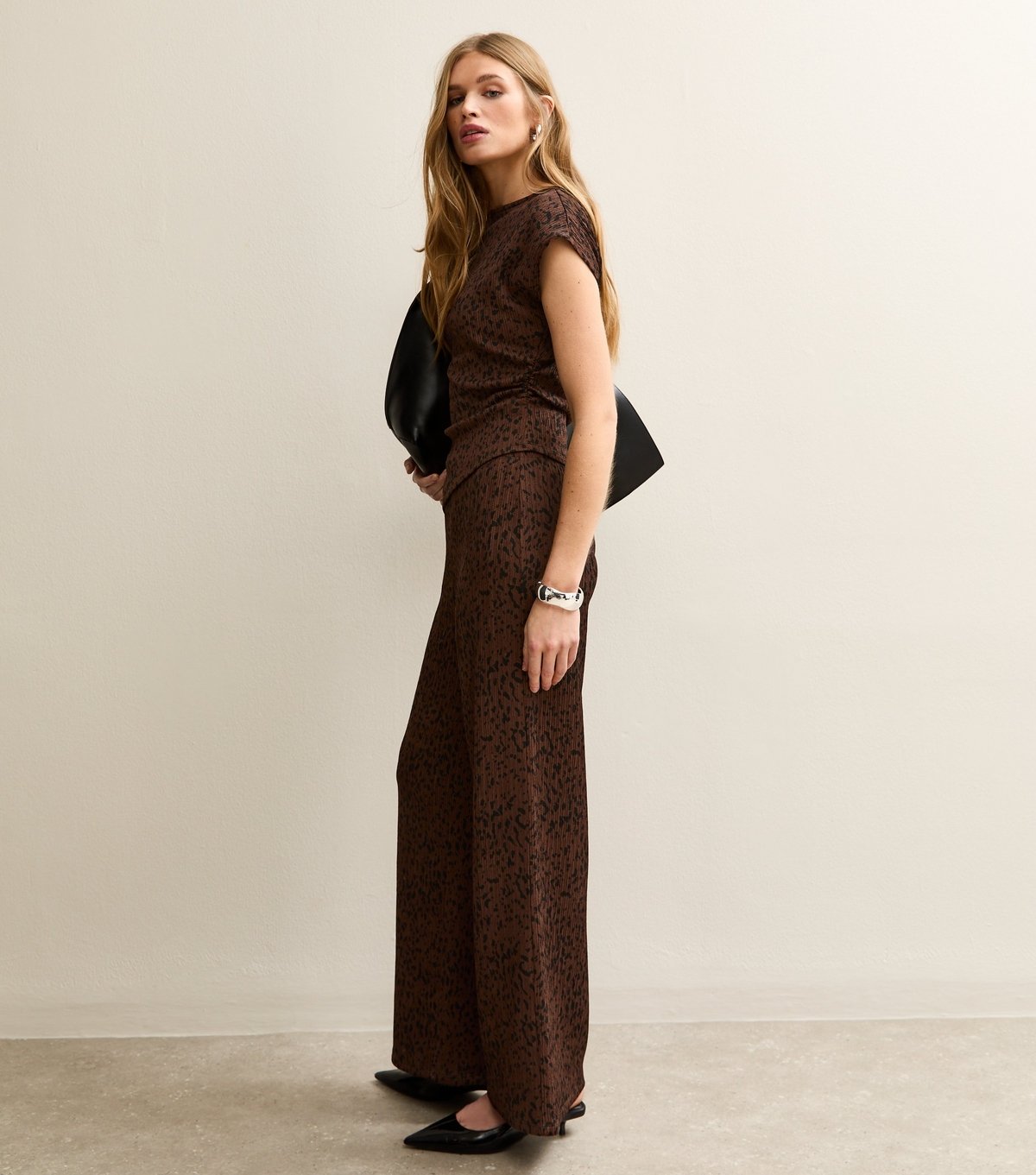 New Look Women's Brown Spotty Crinkled Asymmetric Top New Look - 4