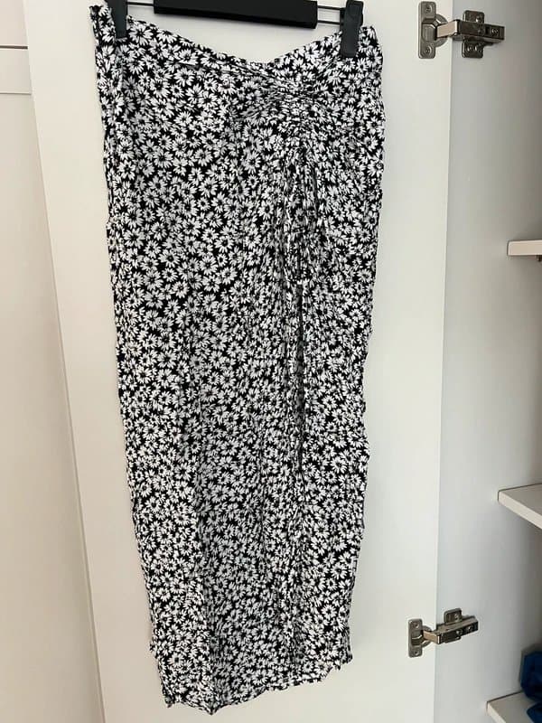 Bershka Bershka floral midi skirt