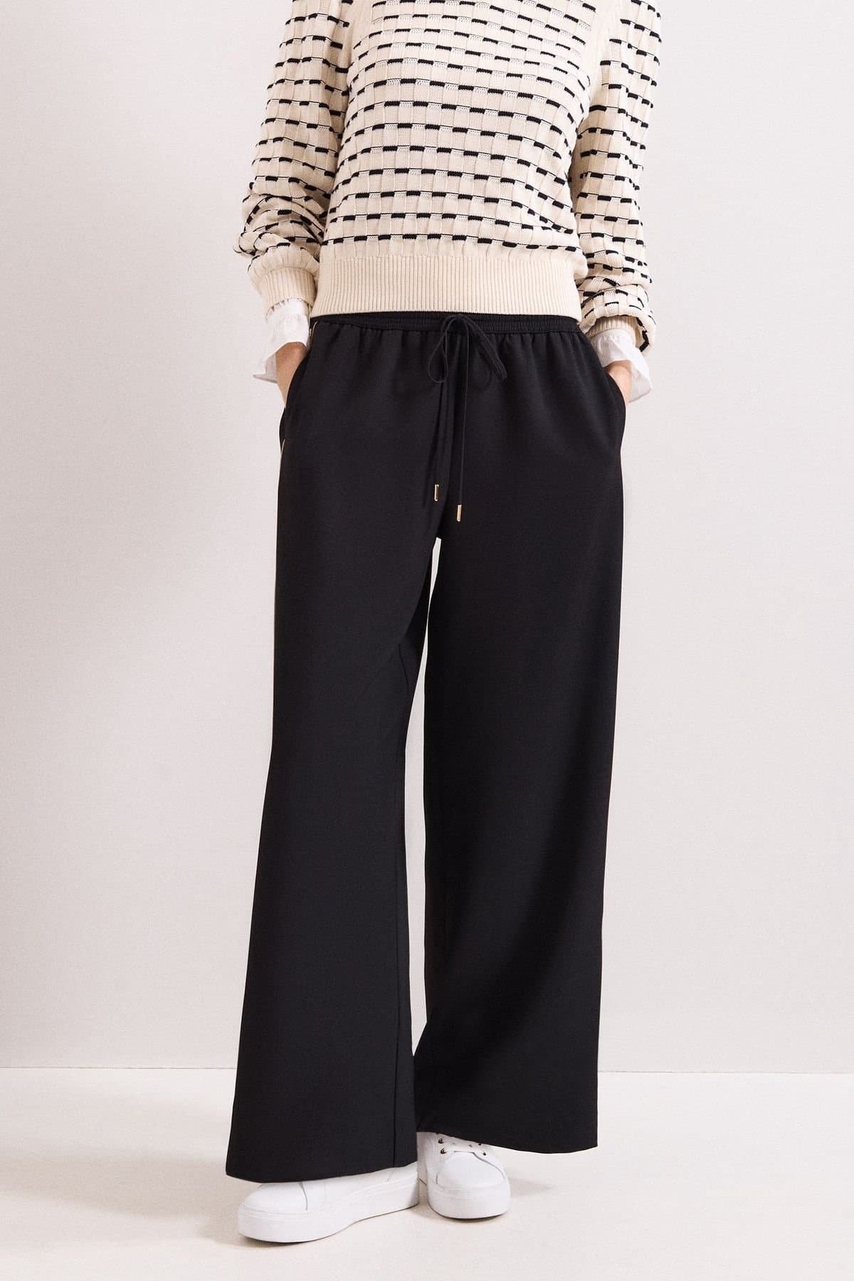 Phase Eight Phase Eight Women's Skye Drawstring Waist Wide Leg Trousers in Black