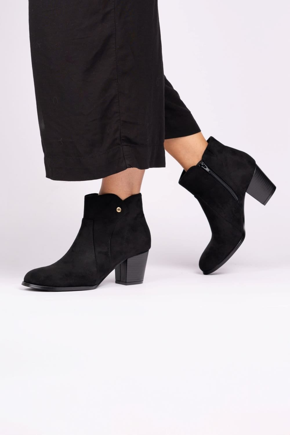 Paradox London Paradox London Women's 'Anya' Mid Block Heel Ankle Boot in Black - 4