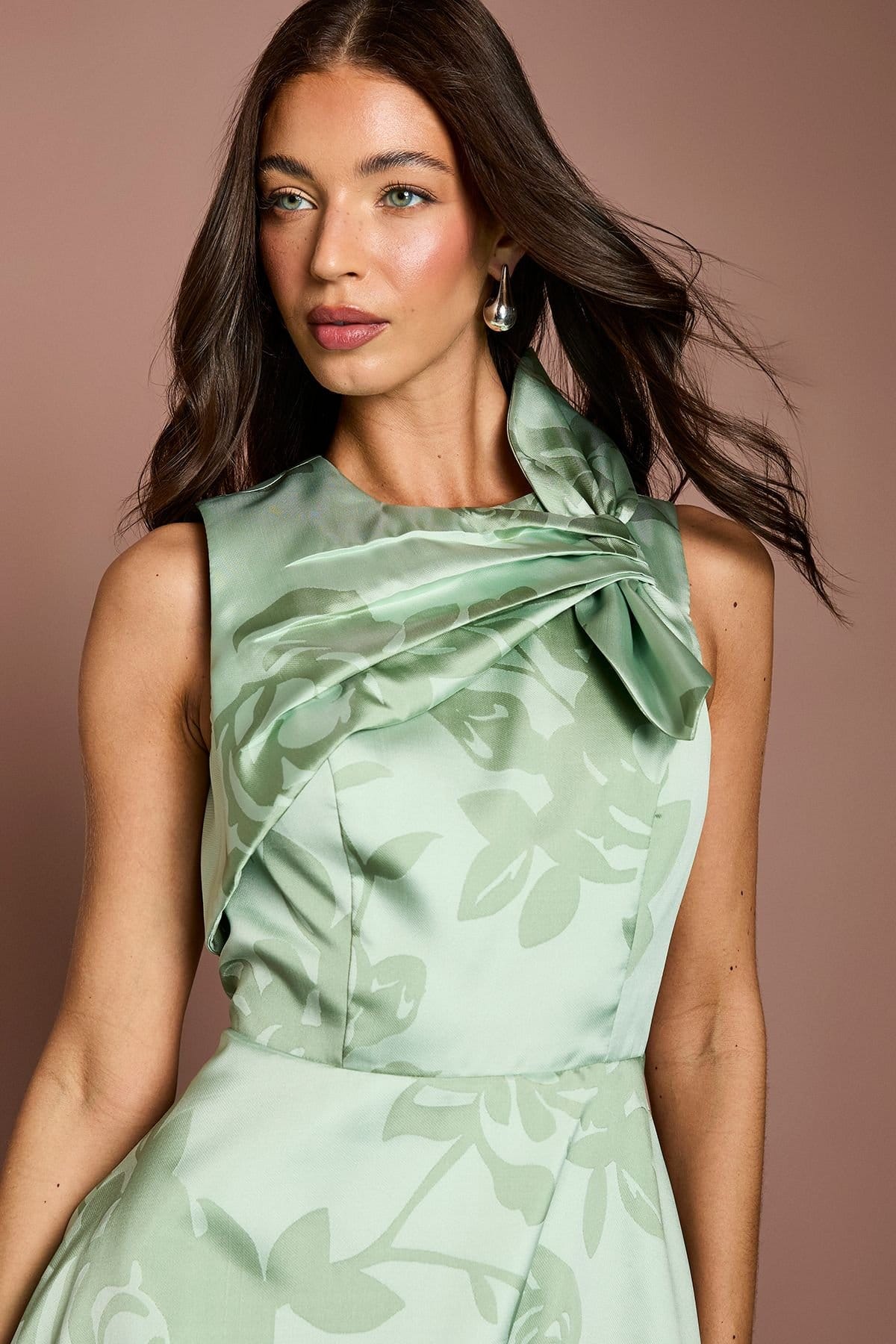Coast Coast Women's Bow Detail Pleat Midi Dress in Sage - 4