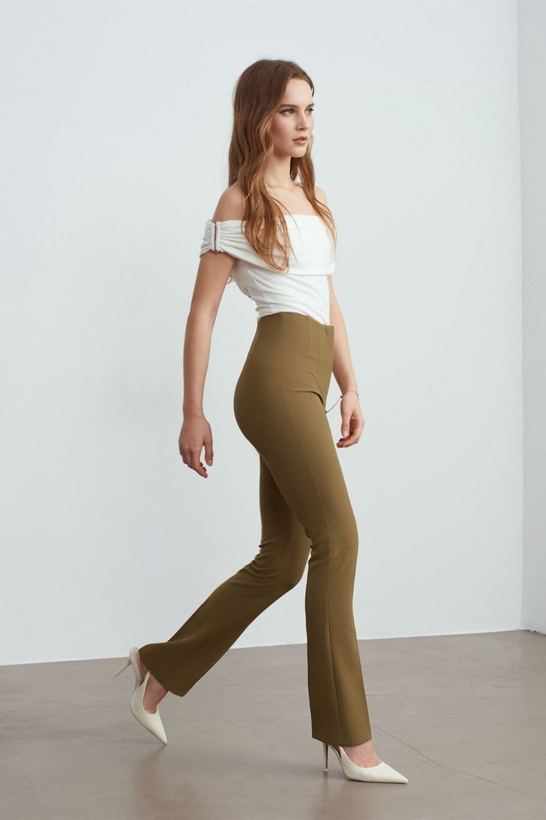 Dilvin Dilvin Women's Straight-leg Crepe Trousers in Khaki - 4