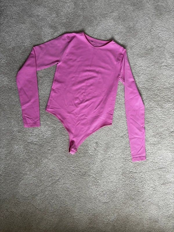 ASOS Design Asos Design bright pink long sleeve bodysuit – Size M