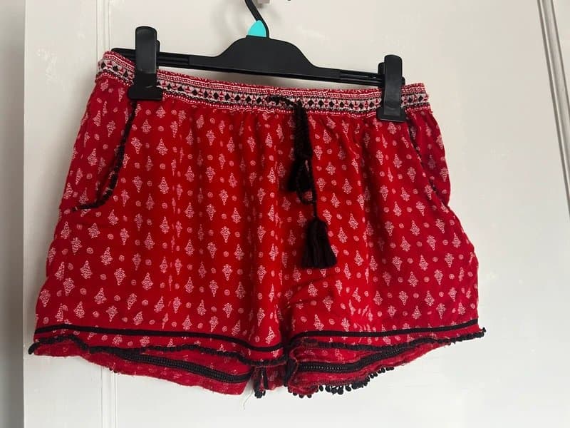 New Look New look red holiday shorts