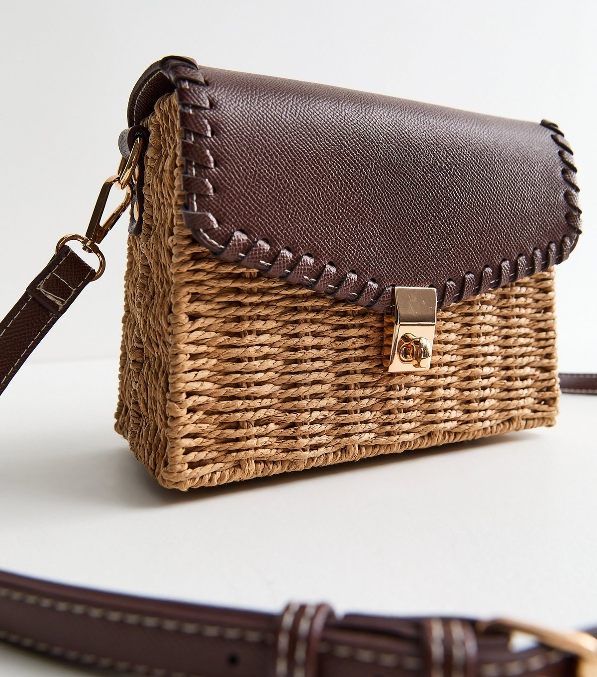 New Look Stone Woven Wicker Front Flap Crossbody Bag New Look - 3